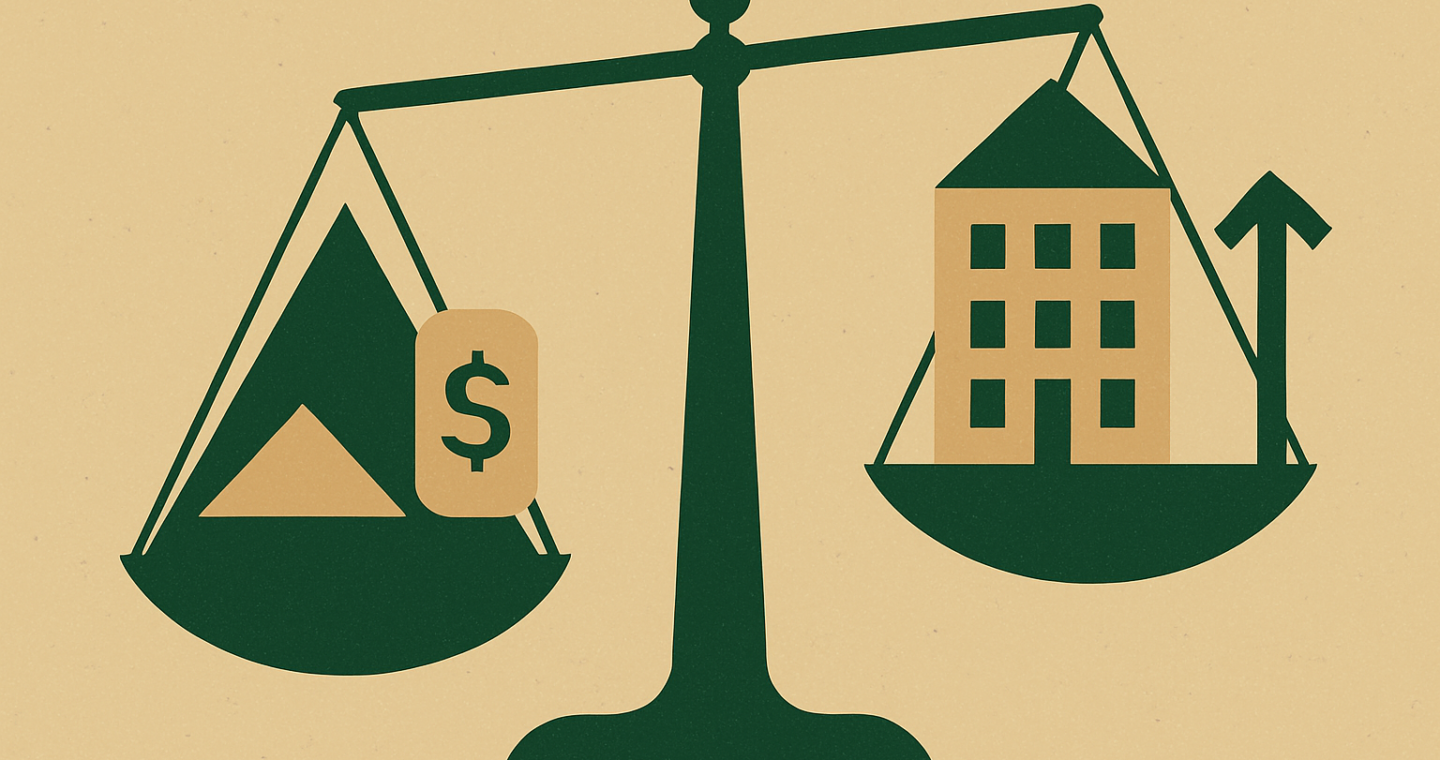 Ilustração de uma balança a pesar risco e fiscalidade num investimento imobiliário